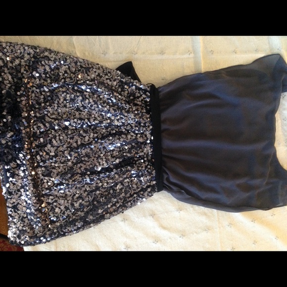 Dress - Picture 6 of 6